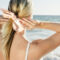 Come proteggere i capelli in estate dal sole e dall'acqua di mare